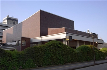 富山県民会館でレインボーファクトリー